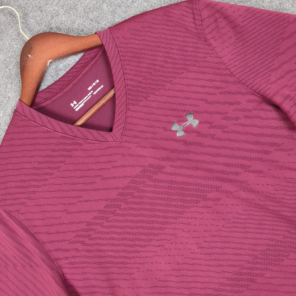 Under Armour Mens HeatGear V-Neck Short Sleeve Shirt Maroon Textured Stripe MD